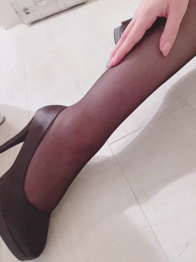 今日は16:00~の出勤だったけど
早くお兄さまと遊びたくて
出勤してきました🥹💞

少し早いけど受付はじまってます♬.*ﾟ

お部屋涼しくして待ってます🫶🏻