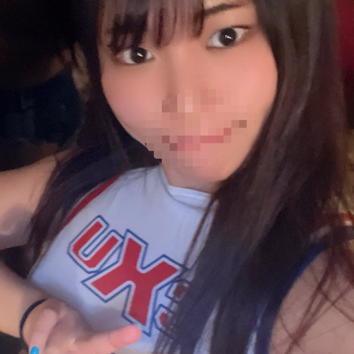 やほ！今日はこちらの衣装です…！

どこがとは言わないですがたまに透けます…笑笑

早速会いに来てくださったお兄さんもいて幸せたっぷり！

24時まで、よろしくねー！