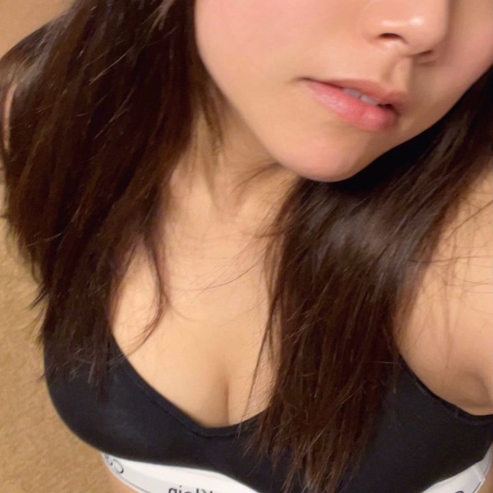 本日もありがとうございました！

いろんなおにいさんに会えて楽しかったな🎶

明日は9時からの出勤なのでアラームたくさんかけ寝てます！

あしたもよろしくお願いします！