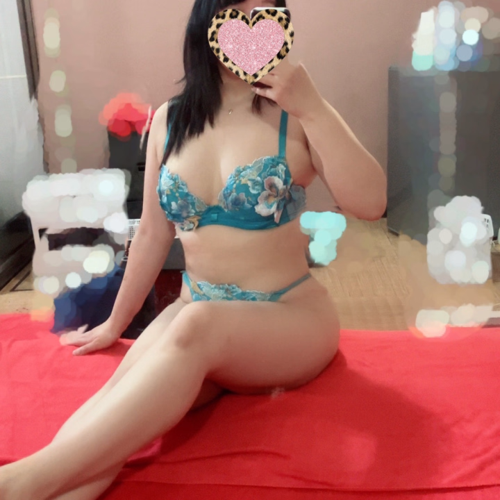 お気に入りの下着♡
ブルーが好きなんです!
みんなは何色が好きですか??
とわ、
