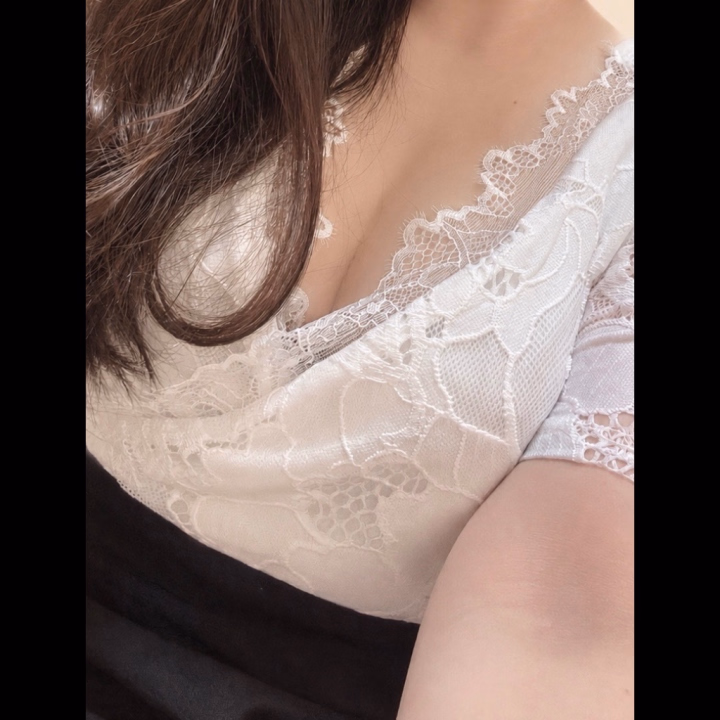 お仕事お疲れ様です☺️🩷

新しいドレスを買って

出勤しました😘

待ってます🫦🫰