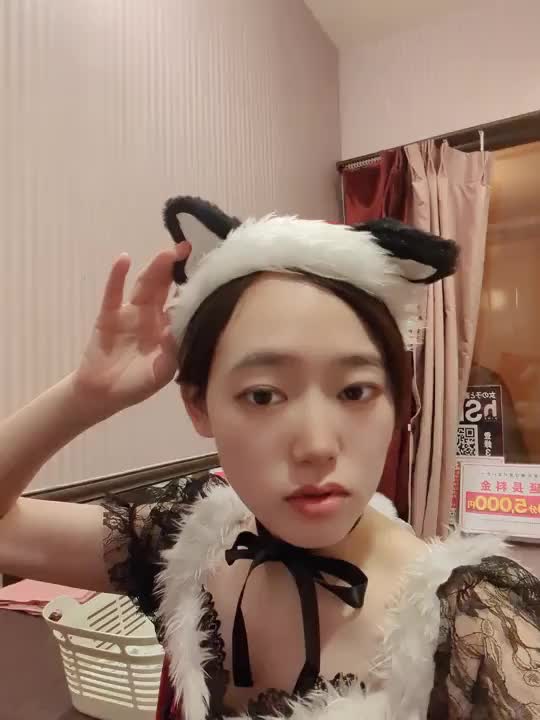 メリークリスマス🎄
黒と赤のコントラストが素敵なサンタ衣装です💕💕
応援よろしくお願いしますー！🫂🫂

こういう色合いやレースを使った衣装は普段着ないので、この機会に是非お店にも足を運んでみてください❣️
お待ちしております💕