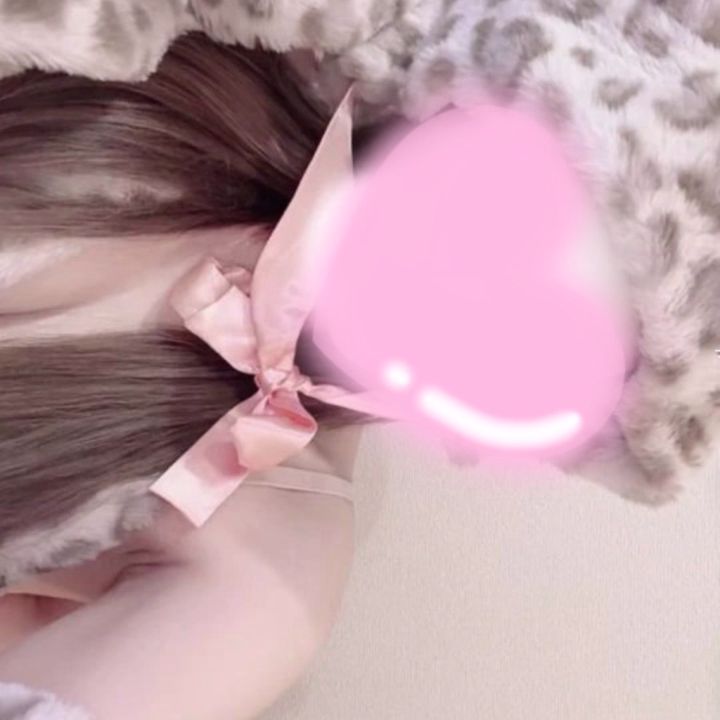 感じやすい🌰は舐めがいあり！！
足ピクピクなっちゃって
即イキ雑魚キツキツのおマ♡コ💕💕

なのに、まさかの責めまで
出来る万能型✊🏻❤️‍🔥

とろとろの唾液の量の多さで
舐め技披露しちゃうよ👅💦
必殺技の喉奥ふぇらで
お兄さんをタジタジに‼️


柔らかい舌と唇は自慢で
ちゅーが一段と気持ちよく感じるかも😳💗