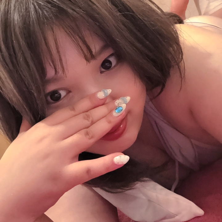 こんにちは！
本日出勤しました🐥
明日は土曜日出勤しない代わりに
朝からいます！

髪色変わったふーちゃんに会いにおいで😘