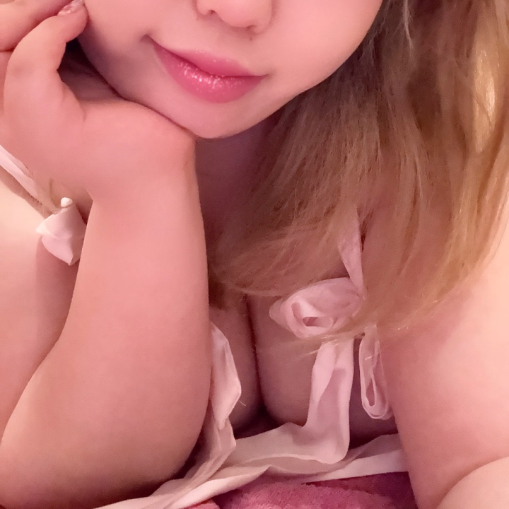 こんばんは！
本日もありがとうございました😆
次は月曜日に出勤します！！
来週のどっかで髪色変えてきます🫶
お楽しみに💕💕