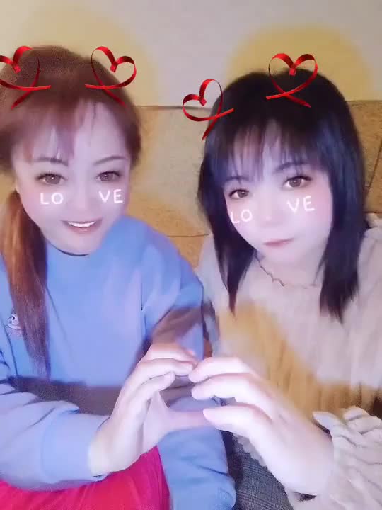 日記のお題出遅れました…😅
デートで行きたい場所は…というお題❣️

みなこはディズニーとかお台場、水族館とかデートの定番？的なところですが、いいなぁって思います😌💕💕
でも自分じゃなかなか行かないから、銀座とかちょっと大人な街を歩くのも憧れます😌❣️
是非お兄様、みなこをデートに連れ出して下さい❤️(笑)


動画は前回のひろさんとのやつです❣️
初めて編集したから上手くできてないかもだけど…🥲

ハートを2人で作りました❤️
おねだり大作戦のお題にぴったりなので💕
是非お兄様方、ポイントのプレゼントで応援よろしくお願い致します🙂‍↕️✨✨

みなこ
