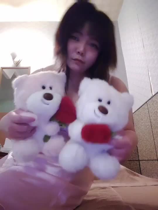 動画の編集に手こずってこんな時間になっちゃいました😭😭


この前のはひろさんが撮って送ってくれたから編集簡単だったんですけど
今日は自分で撮って自分で編集してたから全然やり方がわからなくて悪戦苦闘してました😭😭
おねだり選手権の応援ありがとうございました😌✨✨
知らないうちに後半戦に入ってたので頑張って撮ってみました✊

あやめさんにもらったくまちゃんと一緒におねだりです🧸(笑)

プレゼントで応援よろしくお願い致します🙇🙇

みなこ