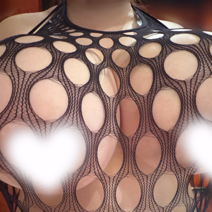 最近暑くなってきたね🫠
りさの下乳がムレムレになってきて
夏が近づいてるのを実感してる💦

今日も9:00-24:00まで出勤だよ🤍
お部屋を涼しくして待ってるね🎐


りさ



#爆乳　#ぽっちゃり