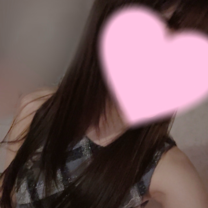 こんにちは！せいらですʢ֊ ·̫ ֊⸝⸝⸝ʡ🤍🤍

もっちゅりん行列でミスドのドーナツをなかなか買えない事象が発生しておりました(笑)
買えないと逆に食べたくなっちゃう心理で、
すごくミスドドーナツ食べたかった時に、
ものすごく最高なタイミングで食べれたことがありました🍩🩷
めっちゃ美味しかった~~~🥰🤍🤍
感謝永遠に、、、ܸᐢ. ̫.ᐢ ܸ🤍🤍🤍
私はポンデが一番好きです(ᐢ⸝⸝•⩊•⸝⸝ᐢ)

今度のやつ予約するねの嬉しいメッセージも
ありがとうございます😭🙏🤍🤍

今日は少し久しぶりの出勤なので
緊張してるかもです( ›_‹ )💦

やっと美容院に行けたので、
髪色が綺麗になっていると思います🌼🧁
（暗くて見えにくいかな、、、笑）

精一杯頑張りますので、
本日もよろしくお願いいたします🥳🤍

·.⟡┈┈┈┈┈︎ ✧┈┈┈┈┈⟡.·

【6/27(土)19時】シフト掲載致します🌷  

❶19:00~本指名様、ご予約後ｷｬﾝｾﾙの方
❷21:00~初めまして様
⚠️出勤日の為ご返信は当日夜or翌日朝以降になるかと思います😭🙏