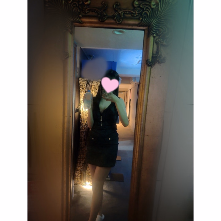 こんばんは！せいらです！！

今日も遊んでいただきありがとうございました…❕🥰💫
仲良しさまDay✨嬉しかったな(*´︶`*)ﾉ🤍
差し入れもありがとうございます！！！
大事にいただきます！！！

お兄様達とお話してると、勉強になることとか
思いがけず気づきを得たりする事があったりとか、、、
日々色々学ばせていただいてますܸᐢ. ̫.ᐢ ܸ

眠気が凄いため、お礼明日させていただきます！すみません😭🙏

明日は台風がそれることをとにかく祈るのみ😇🙏頼むで💦
ご予約くださってる仲良し様たち、
明日はお手数をお掛けしますがせいらからの連絡をお待ちください😭🙏
もちろん行くのが難しい場合は遠慮なくキャンセルしてくださいね！
安全第一ですよ~🥰❕

それではおやすみなさい🙇‍♀️🙇‍♀️🙇‍♀️

水を持ってる謎写真(笑)
