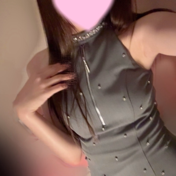 こんにちは！せいらです🧵🍁🩵

昨日も遊んでいただきありがとうございました！！
昨日も振替で来てくださった方、リベンジさせていただき😭😭
本当にありがとうございました！！🌰🐿

仲良し様とのお時間はやっぱり楽しいし、
初めましての方もお優しく楽しく
素敵な出会いもありがとうございます💕

差し入れやプレゼントのお心遣いもありがとうございます😭🤍
大事に頂きます&使いますね！！🧶🤍

昨日投稿に書いたぱちもん話をみんな突っ込んでくれて（笑）
見てもらえてるの嬉しい🤭🍩

ずっとずっと雨ばかりで、全然洗濯物を外に干せなくて不便🌀🌀
プール行く日にはどうか晴れてくれることを願います🌈

昨日は新しいドレス着てみました♪♪
どうかな~~~🩰💕

お礼はやることやった後、後ほど送らせて頂きます❕💌
次の出勤は14(月)です、楽しみにしております（՞>‎⩊<՞）💝