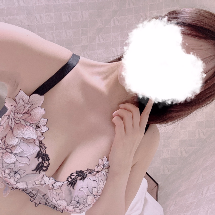 おはようございます(  ¯꒳​¯ )ᐝ

本日出勤致します🐹ᩚ❤️ᩚ

朝寒いのにお昼暖かいからいつも服装事故る😹😹
この時期お洋服難しい～