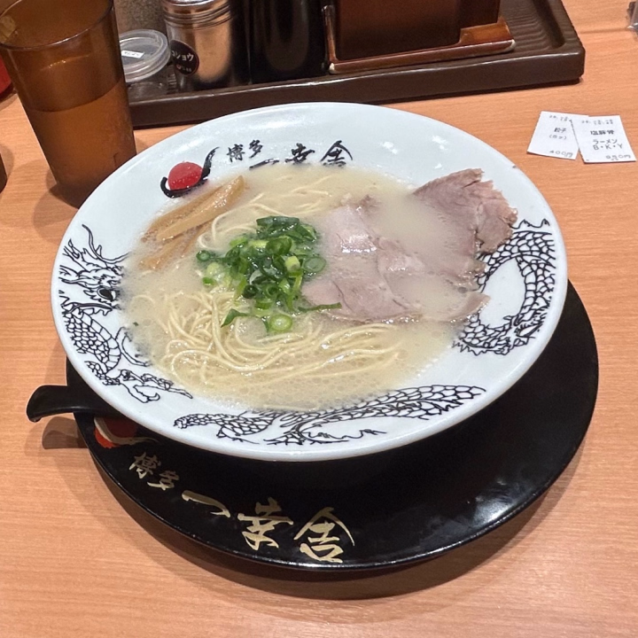 こんばんは〜りずです💟

こないだ旅行で福岡に行ってきました〜!そのため返信が遅くなってました🥲

2泊3日の福岡とっても楽しくて
沢山食べて観劇して人生初めて
友達との旅行でルンルンです!

ほぼ一週間ぶりに明日
16時から23時半までいます!
予定合うお兄さん待ってます♡

りずでした💟