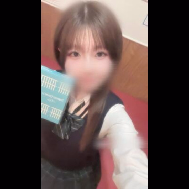 11月から会えてないし、2月は札幌これないからって、帰りの飛行機遅らせて会いにきたって聞いて嬉しかったよ💕
久しぶりに会えて本当によかった❕❕
しかも10回目🫣
10回もおんなじ女の子と会うの初めてって言ってて心の中でやった〜！ってなってた😆

可愛くて、スタイルも良くて、性格も良いってこれでもかってくらい褒めてもらっちゃいました💭
毎回こうやって褒めてくれたり、会いたかったってたくさん伝えてくれるから、いっつも先生から幸せと元気もらってます🌟

あと、お土産帰るまで我慢しようと思ってたけど、我慢できなくて1つ食べちゃいました😣
相変わらず先生のセンスは抜群です✨

次会えるのは3月だね！
先生の主治医として、次会える日まで自分の健康管理頑張りたいと思います💪
先生が元気に過ごせることを願ってます🙏
幸せな時間をありがとうございました！