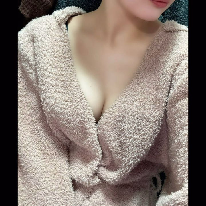 こんばんは- ̗̀ ☺︎ ̖́-
さとみです♡♡

明日出勤する事になりました^^

明日は朝10時から19時までの予定なので少しでもお時間ある方
さとみを選んで会いに来てくれると嬉しいなぁ♡なんて思いながら
お待ちしております♥
よろしくお願いしますっっ

(*´³`*) ㄘゅ