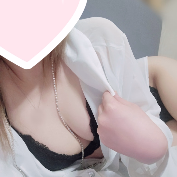 雨だからこそえっちな衣装の私で元気づけちゃおうかなって☔

色んな衣装があるとこーゆことできるからいいよねん💕

イベント内容は⬇から⚠️の注意事項はしっかり読むんだぞ

⚠️がついている文は絶対に読まないとダメだぞ⚠️

⚠️これはさあやが提供するイベントだから他の子にサービスとして求めないでね！

3Pはイベント対象外です！⚠️

さあやで指名してくれたたおにいさんへ♡

✨10分20分コース指名で生乳タッチ➕お尻太ももサービス！
これを機会にさあやに会いにきちゃお？♡

💞30分からのコース指名でオールヌード➕お尻太ももをサービスしちゃいます♡