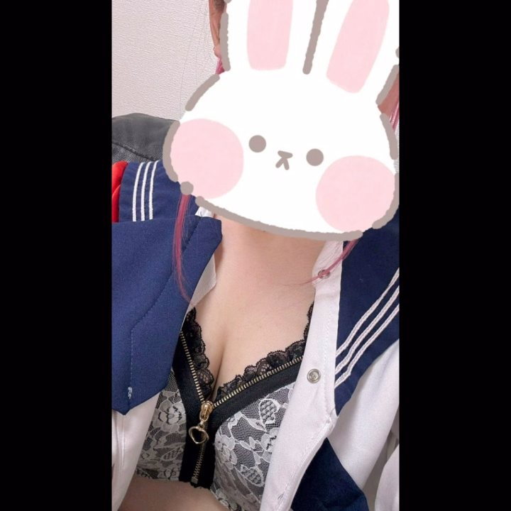 おはようございます☀️
になです！

本日22:00-27:30で出勤してます✨
週の真ん中で疲れがたまってきてると思いますが、私と遊んで疲れを吹き飛ばしましょ💪

ご予約お待ちしております💗

写真はノリでセーラー服着たときのです😂😂