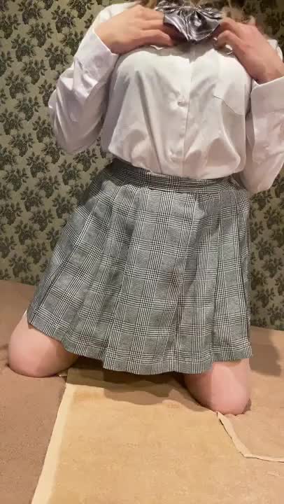 ちらっ♡
