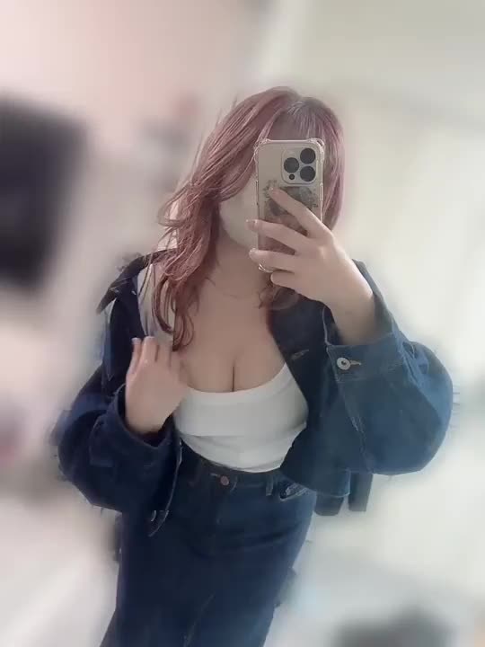 こんにちは〜！くるるだよ〜✨

みてみて、こないだおにゅーの服を買ったのっ！💕とってもかわいいの〜！でも、今は札幌が寒いから持って来れなかったのがちょっぴり残念…🥶次に来るときには、絶対このお洋服着てお出かけしよ〜っと！うきうき〜！🌈

そうそう、札幌の桜って5月に咲くんだね〜！🌸お花見が楽しみで、今からワクワクしちゃう！美味しいもの食べたりいっぱい楽しみたいな〜💖

みんなも、お花見の時期に遊びに来てくれたら嬉しいな✨私もそのころには、もっと素敵な気持ちでお待ちしてるから、ぜひ遊びに来てね〜！待ってるよ〜💕

それじゃあ、またね〜！👋💕