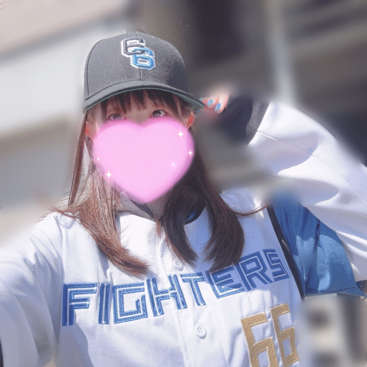 本日もびっしりありがとうございました♡
残るは明日と明後日のみとなりました🙌
両日とも残り1枠です！
明日の分は、お問合せが来てるそうなので、実質明後日の最終枠のみです！
　
スタート本指名さま❤️
12月、2月と引き続き会いにきてくれてありがとう🥰
朝シャンしてから来てくれるのも大感謝🫶これからの季節暑くなるから必須だね🌟
ポケモンとかゲームの話も楽しかったな🤭また10月も会えますように🥰
　
12月ぶり65分本指名さま❤️
2月はタイミング合わずで残念でしたが、無事リベンジ成功したね♪
神奈川県内の銘菓に詳しくてさすがすぎる🤭✨
今日は本当にさわやか白Tにキャップがお似合いでした👏
また10月にも会えたら嬉しいです♡
　
約1年ぶりホークスファンの仲良しさん❤️
今年は相性悪すぎて(良すぎて？)最高におもしろ回でした🤣
昨日までで8連敗したのがタイムリーすぎて面白かったです🤣
交流戦はお兄さんの代わりにミルクがハマスタ行っておきます🏃‍♂️w

🍀今後の出勤🍀
26日(火) 9-17 🈳12:20-13:40
27日(水) 9-17 🈳14:55-