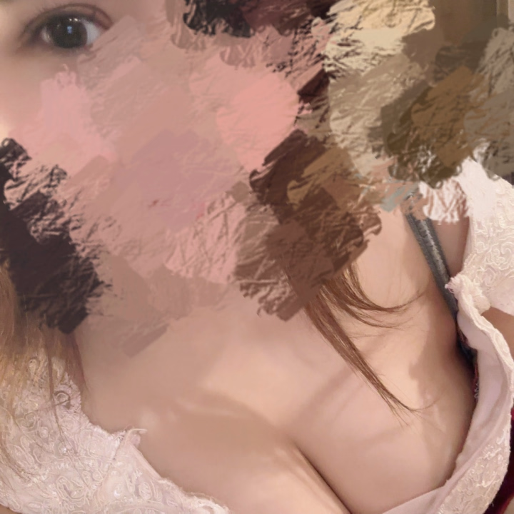 こんばんは✨

本日水戸に到着しました☺️
明日から出勤しまーす🩷
久々なので少し緊張🫨
お客様来てくれると嬉しいなぁ…🥹

既にご予約されてる本指様
ありがとうございます😭
楽しみにお待ちしてまーす✨


では、おやすみなさい😘


るの(*^^*)