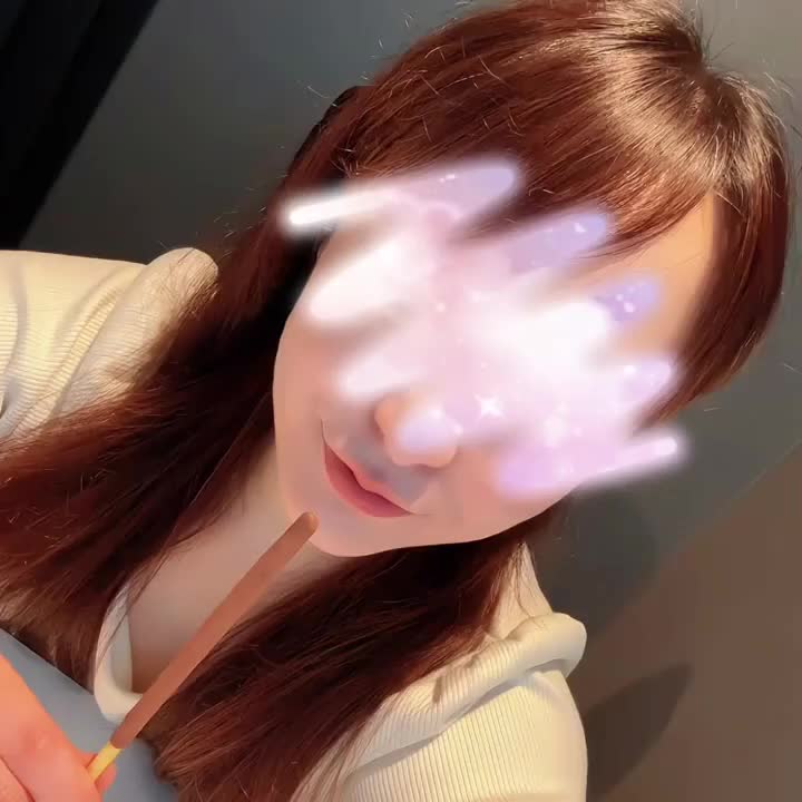 今日はポッキー＆プリッツの日♡

初めてこんな動画撮ってみました！

エロく撮れてるかな？？

殿方さまのアソコもぺろぺろしたいな💕