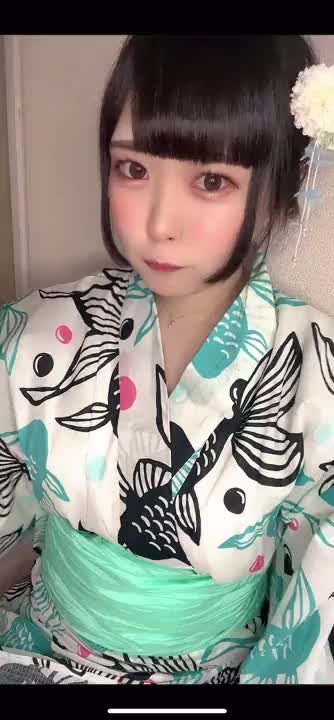浴衣小学生ぶりに着てみたの🤍