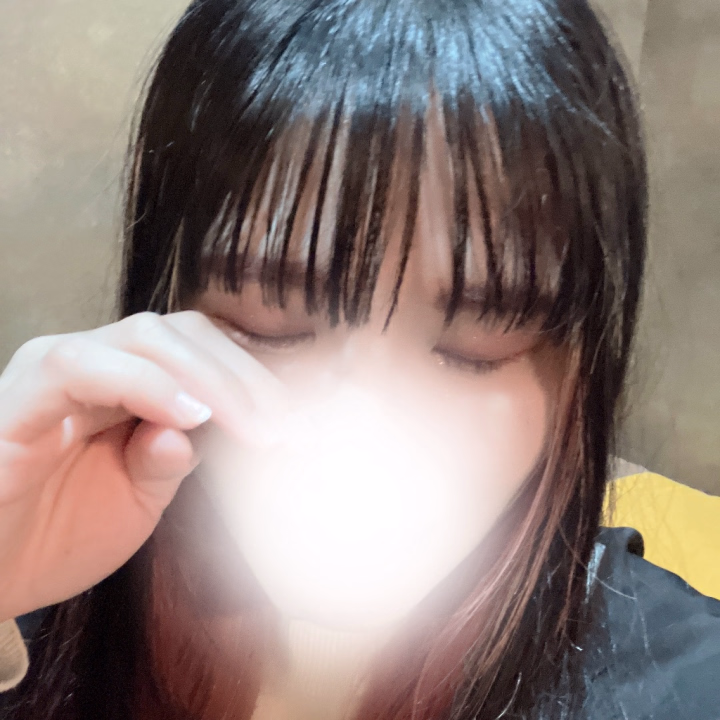 今日は宣材写真撮影後、早退させていただきましたm(_ _)m

朝からずっと脇腹？お腹？がズキズキしてて、、

明日しっかり休んで金曜日また元気に出勤します🙇🏻‍♀️´-