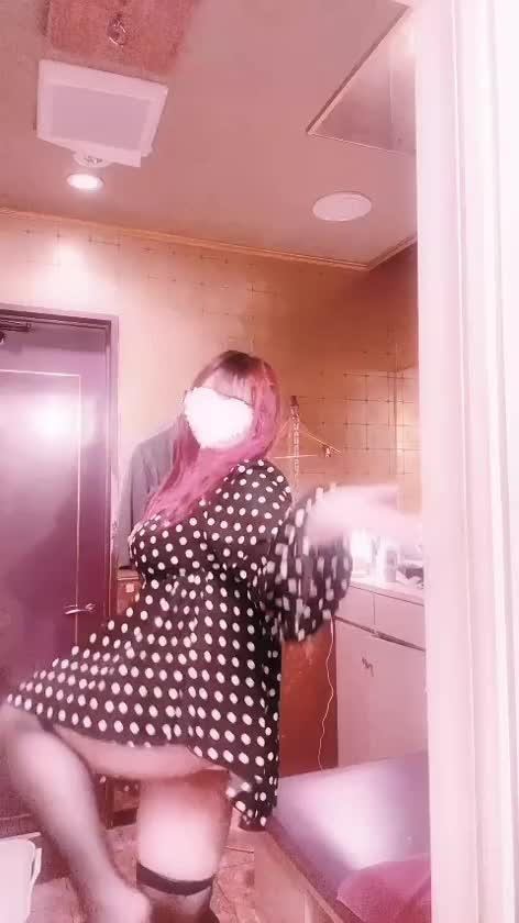 もう出勤してるけど来る？😏

こんばんもえこ🐇⸒⸒〰︎❤︎

出勤しました〜✌️✨️

今日はちょっとだけ踊ってみたよん🎶
（巻いたのに風で取れたのは内緒🥺💦）

音消されても気にしな〜い😂✨
ちゃんと見てくれたら嬉しいな👀💗

もえこ準備しろしって思った？🤭💕
でももう出勤してるよん💗

無理しないでね🥺
でも会えたらもえこ、すっごく嬉しいなあ💗

仲良しさま❤️
初めましてさま❤️
ご予約お待ちしております🌟

もえこ(♥ó㉨ò)ﾉ♡