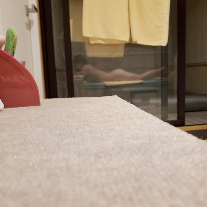 ドア越しのりかです➰☺️
アップにしないでね❤
あっちにも、投稿してて～このシリーズが‥あと三枚あるので投稿した時は見てくれたらいいなぁ☺️余り露出が少ないですが～ドア越しならいいかなぁ💛🐷
押しうちわだったり～応援お願いします🐾