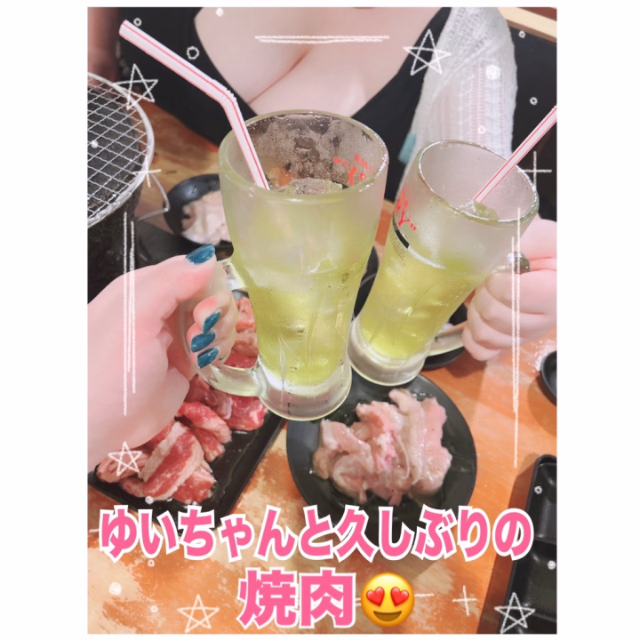 昨日のお仕事終わりに久しぶりにゆいちゃんと焼肉を食べに行ってきたよー( ¯ᵕ¯ )♡

いや仕事終わりのリアルゴールドは最高にしみたー😳✨

お肉もお米も海鮮もたーーーくさん食べて大満足でした❤️

今日も今日とてもちもちぱんぱんのお腹です🥴

お腹いっぱい食べてたくさん喋って最高だったな💓

またすぐ食べに行きたいな(〃艸〃)