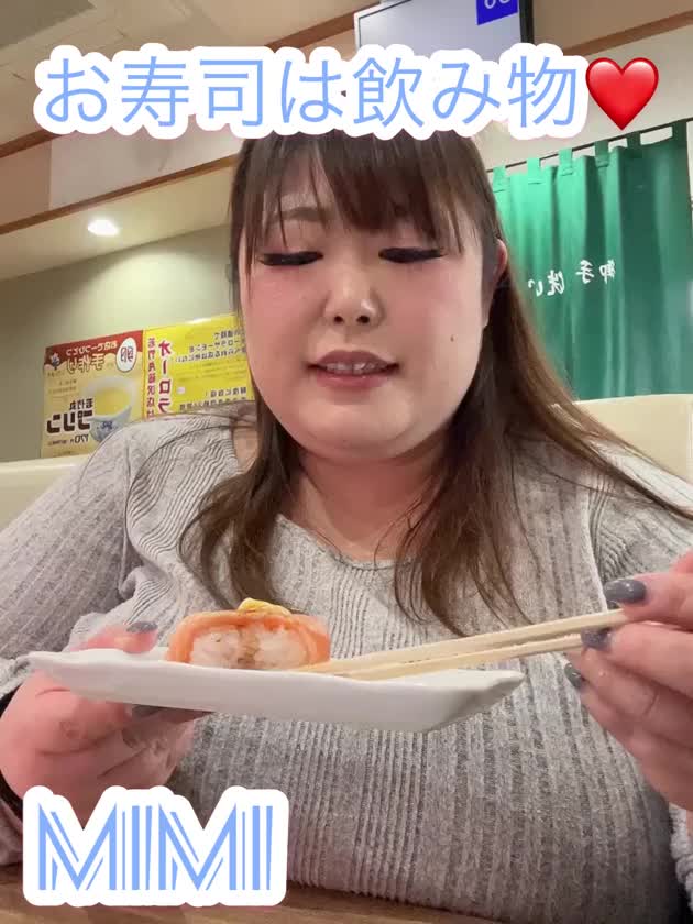 みみのもぐもぐ動画だよー(〃艸〃)

お休みの日にお寿司を食べたよ💓

お寿司は飲み物だよね？？😚

美味しすぎたヾ(◍'౪`◍)ﾉﾞ