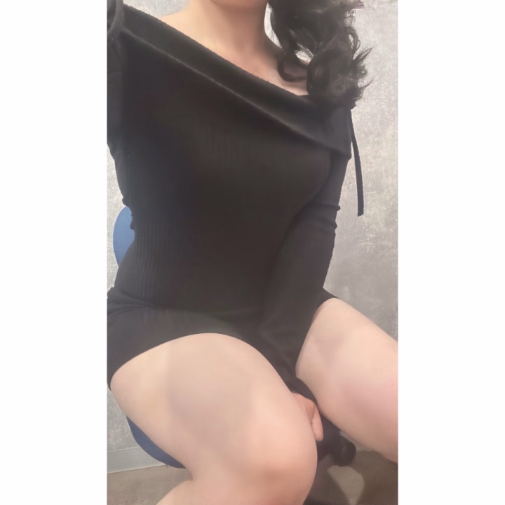 明日、お久しぶりな今月初出勤🥰

今週は日曜日も出勤しちゃいます♡♡
お問い合わせも早めにありがとうです💞

トークからも会えるの楽しみ🌸

中旬のリクエストも受け付け中なのです☺️🎶

体調もだいぶ回復しました🍀*゜
弱ってたから一緒に楽しいお時間過ごせるのとっても楽しみ💗

今月も仲良くしてね😘

現役エステティシャン✨最高の癒しも またお届けするね❤️ྀི
•┈┈••••┈┈••🎀••┈┈••••┈┈•
グループ❤️MP🫧最高ランク❤️MP🫧沼においでまし☺️🍀

↓↓↓ 限定動画✨コピーしてから検索してね🎶

https://hime-channel.com/profile/r2edev

姫予約はトークに
🧡ご予約のお名前
🧡日にち/スタートのお時間/コース
🧡お会いした事があるか
を教えてね😘

•┈┈••••┈┈••🎀••┈┈••••┈┈•