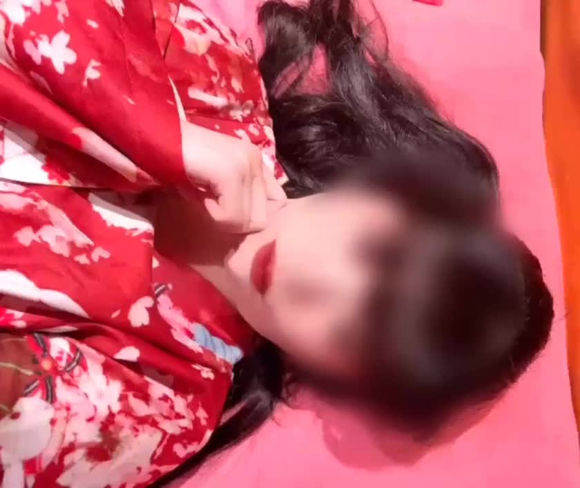 和装が似合う❤️赤が似合う❤️❤️と言われるので全体の柄は兎ちゃん🐰❤︎で可愛いのですが、つやつや赤リップ💄✨で いつもより更に妖艶な♡うい♡動画を撮ってみました🎶ふわふわFカップちゃんの柔らかさが伝わるかなぁ？💓乙姫宴の和な音楽も好き〜💕