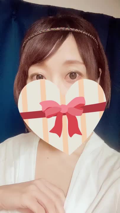 ハッピーバレンタイン♡編集してたら、14日滑り込みです笑　今回もバタバタしてイベント参加できなかったですが、せめて楽しんでもらえたらと思って動画撮りましたーーー！相変わらず編集が難しい！そこは大目に見てください♡またお会いできた時はチョコより甘ーい時間を過ごしましょう😍