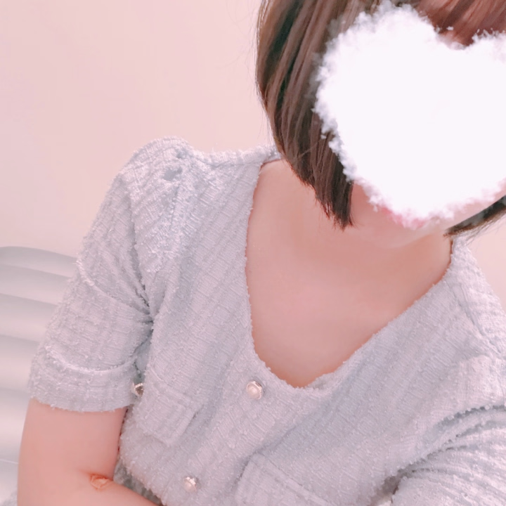 出勤しました！！

髪を先週切ったのですが
想像の倍切られてしまいました💔
うまく理想の長さを伝えるにはどうしたらいいんでしょうか…
画像とかも見せてるのにな〜

励ましのお言葉をお待ちしています！！
16時までいるので遊びにきてくださいね🫧