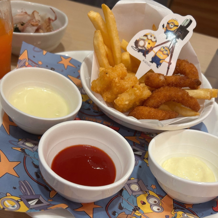 まだまだ🈳あります
あそんでくれたらうれしいな🥲🩷
シルバーウィークだけどあいにくなお天気なので足元悪いけどお誘いお待ちしています🙇♀️✨
今日出会ったお兄様がミ○オンのぱんつ履いてたのでミ○オンコラボのポテトを添えて〜
