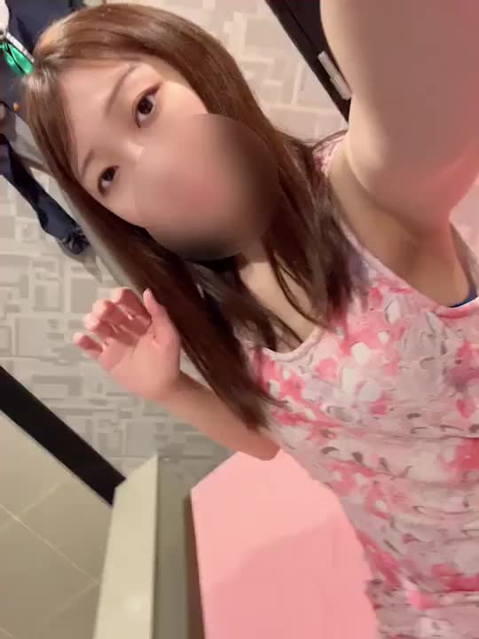 ふるるです🥰パンチラ…💛というか丸見えでさわさわ…💛