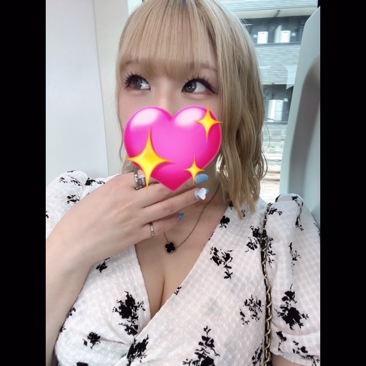 お昼食べ終わって
シコシコしてるお兄様✋

そりゃ～シコシコも気持ちいいと思うけど✨
　
ちむと、もっと気持ちイイことして遊びませんか？
　
シコシコち◯ぽを
うららのおま◯こで、パコパコおち◯ぽにしてあげる💗💗💗
　
今日は特に締まりがいいから
お兄様のチ◯ポ
ビンビンに勃起させてあげるね😍