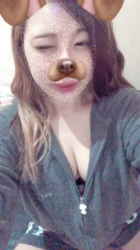 お兄さんの我⭕️汁が感じられたら
嬉しくなって
もっともっと激しくしちゃうかも🤭💓

その時は我慢しないで
たくさん出していいからね？🫶🏻💗

全部うららのお口で
受け止めちゃいますから❤️✨