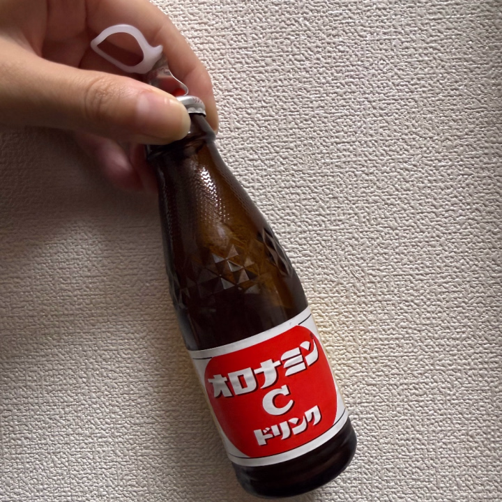 こんにちは〜
出勤しました。

毎日飲んでるオロナミンC✌️
今日も元気ハツラツ〜‼️

17:00〜19:00
21:00〜24:00
はまだ空いてるみたい‼️
気になる方はお店に電話だ〜🫶✨
お早めに✨

あいにくの雨だけど
雨だからこそ遊びに来て、気分上げてこ〜(⌒▽⌒)‼️
