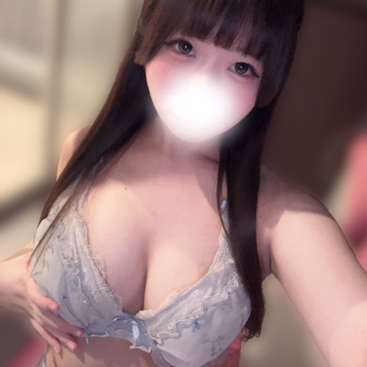 明日から2日間お出かけ！

元気もらってきます🤍🎤

あと2日間姫予約待ってるねー！