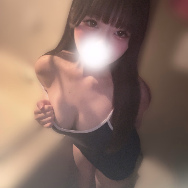 スク水似合う〜〜？♡

写真よりかわいいって言ってもらえることが多くてとっても嬉しいです✨️

いっぱいコスプレ楽しもうねー🫶