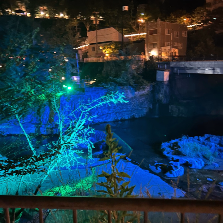定山渓温泉街
まったりゆったりな所です♪

温泉、サウナ大好きです。
北海道に来た際は札幌から40分ほどでいけます。癒されますよ♡
その際は、恋愛マットもぜひ。

そんなわけで、成田空港から
土浦に向かっています。
朝に人身事故で運休とかでどうなることかと焦っちゃったけど、一安心。

けど今日は予約ゼロでお暇です。(*´∇｀*)
さみしい！！
明日は早番、遅番🈵で枠ありません。

１９日、２０日はあります❣️

よろしくお願いします❣️

うずうずしてます(*^▽^*)