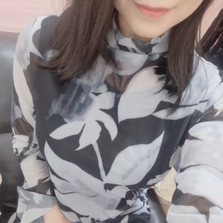 おはようございます🌞

土曜日はありがとうございました😊
お礼が遅れてごめんなさい💧

今週の予定もまだだったよね😵💦

22日(月)　10時～18時
23日(火)　10時～20時
25日(木)　10時～20時
27日(土)　10時～18時　　です！

月末は休暇に入っちゃうので早めに会いに来てね💕