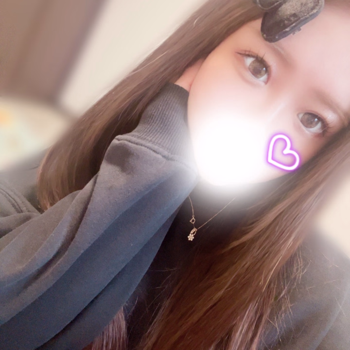 おはよおおお♡♡



昨日もラストまでお誘い
どうもありがとうございました🥰



お酒vsえりか
強敵だった〜🙊✊🏻笑

勝ててよかった💯笑



今日もぬるぬる楽しい空間
期待してます😚🫶🏻




夜中まぶたかいてしまったから
ちょっと腫れております😟笑
お化粧うすめです笑


かゆいって罪だよね〜🤥🤥🤥
かくと気持ちいいに変わるから
ずるいよね〜🤷🏻‍♀️🤷🏻‍♀️🤷🏻‍♀️




本日もよろしくどーぞ♡♡