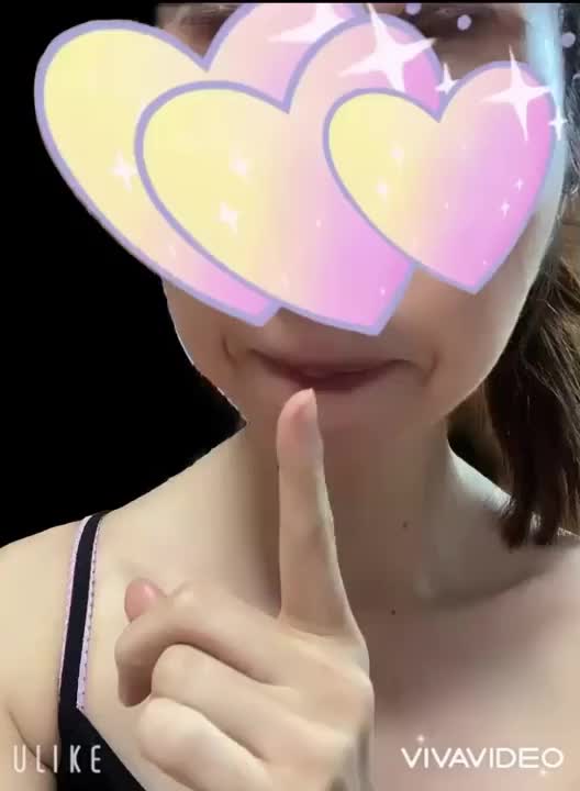 お題：指をなめるしぐさがかわいくてエロくかんじます。ぜひお願いします♡に回答♪     ぺろり🐰👅💋  背景ちらちらしててごめんなさい🥹