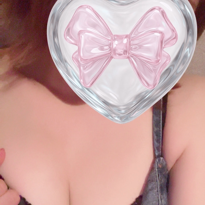 おっぱい笑
おっぱいの隙間に汗かいた笑
暑いね😣
一緒にシャワー浴びたいなぁ🥰❤️
洗ってほしい❤️