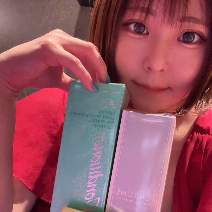 愛用品を買いに行きました🥰

スキコンは夏場凄い良くて炎症抑えてくれるからニキビできづらくなる❣️
ハトムギ化粧水だけど安いのとは断然違う🥺
先行乳液使うようになって水分量と皮脂量が安定した✨
ファンデ見切れちゃった😂
パウダーファンデ難民だったけどエレガンスのパウダーファンデは綺麗につくし崩れ方も綺麗ってか綺麗に落ちてくれる❣️
 
愛用品紹介でした‪(っ ॑꒳ ॑c)

今日もラストまで出勤してるのでお誘いお待ちしてまーす😘