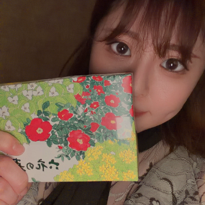 今日はれむと遊んでくれたおにぃさまありがとうございましたー🥰


チョコ頂いちゃった♥¨̮🍫
好きだから嬉しい🥹💖


明日も18時からラストまで出勤予定なのでお時間合うおにぃさまご予約お待ちしてます❣️😆